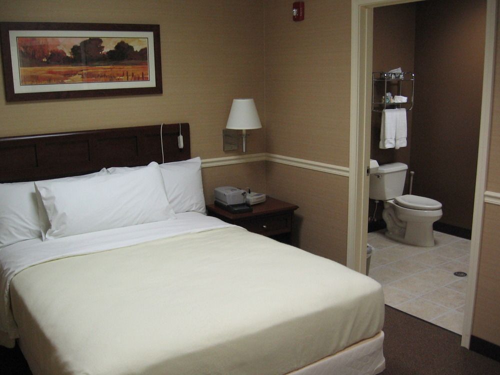 Charleston Center : 311 N 2nd St, St Charles, IL 60174